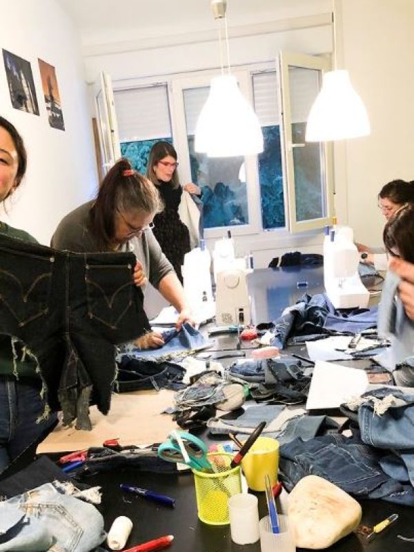 talleres de moda sostenible y upcycling